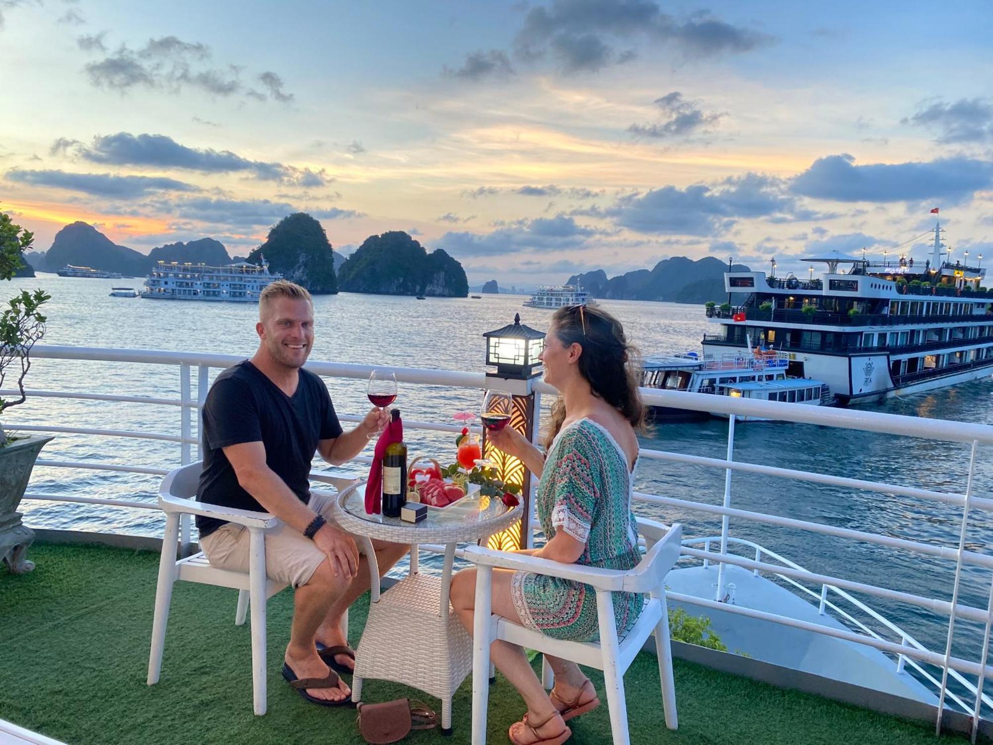 Halong Sapphire Cruises Hotel Ha Long Eksteriør billede