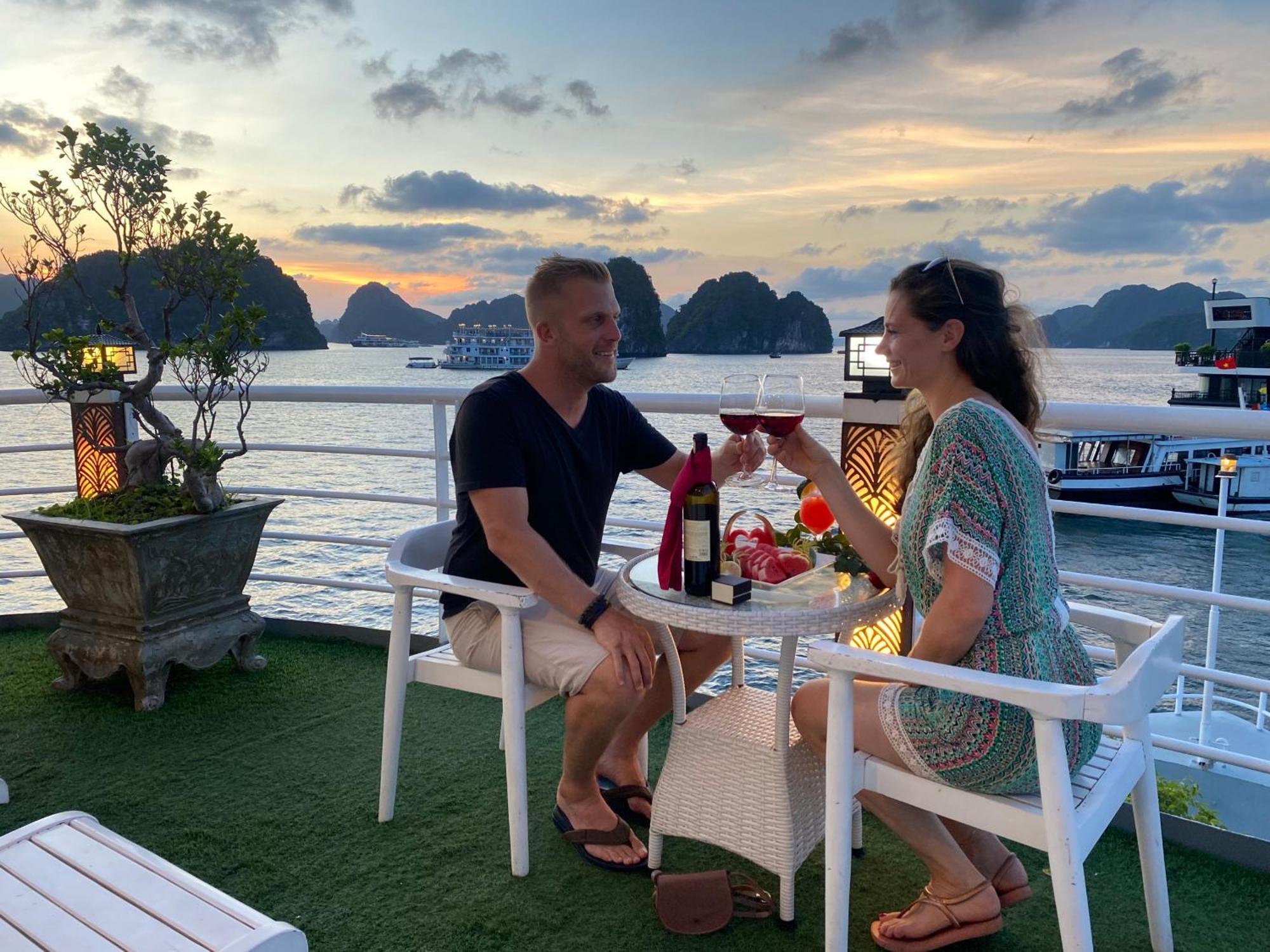 Halong Sapphire Cruises Hotel Ha Long Eksteriør billede