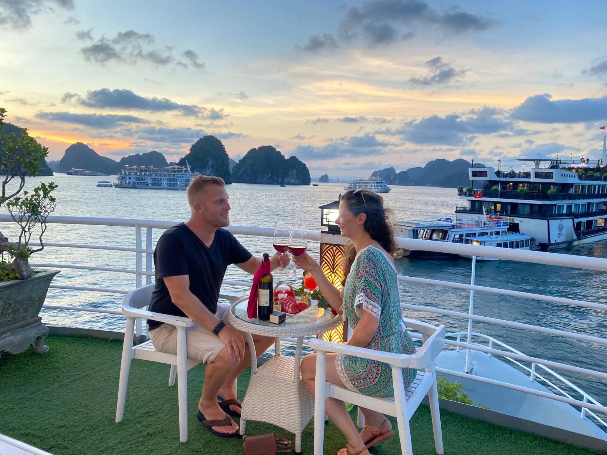Halong Sapphire Cruises Hotel Ha Long Eksteriør billede