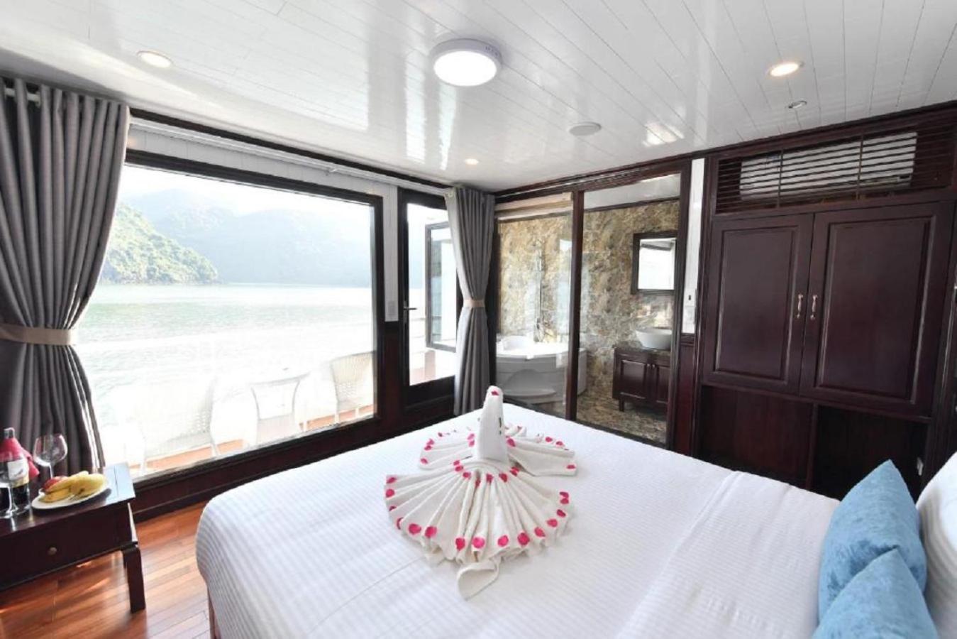 Halong Sapphire Cruises Hotel Ha Long Eksteriør billede